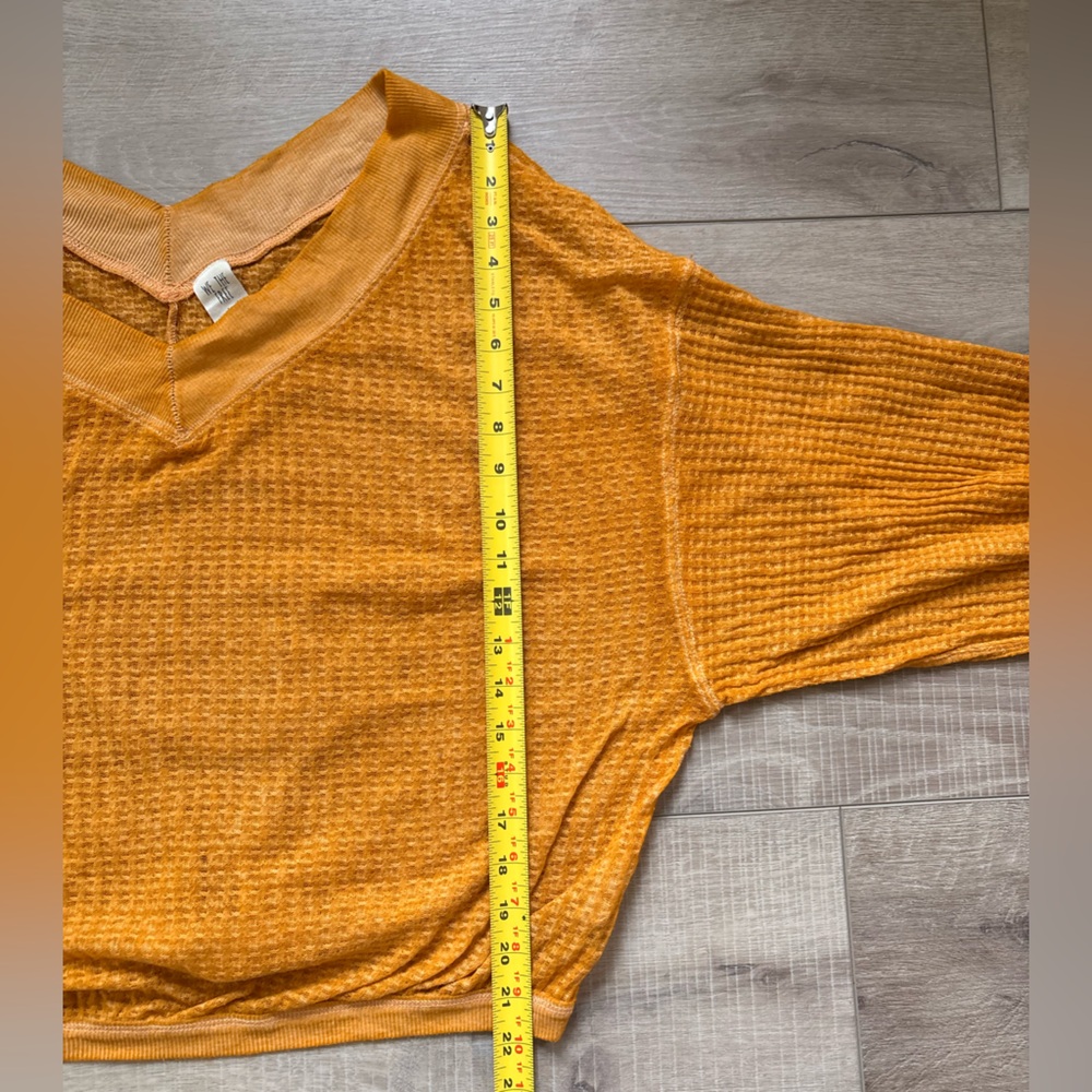 We The Free V-Neck Southside Thermal - Picture 6 of 10